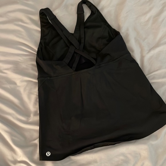Lululemon black top with built in bra - size 6 - Picture 1 of 3
